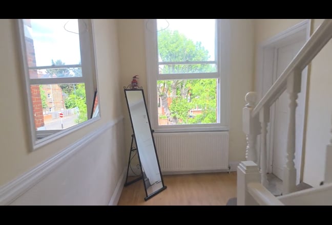 Amazing 1-Bedroom Flat Main Photo