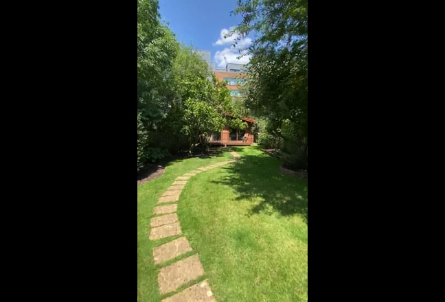Huge Studio Flat - Large Garden - Picadilly Line Main Photo