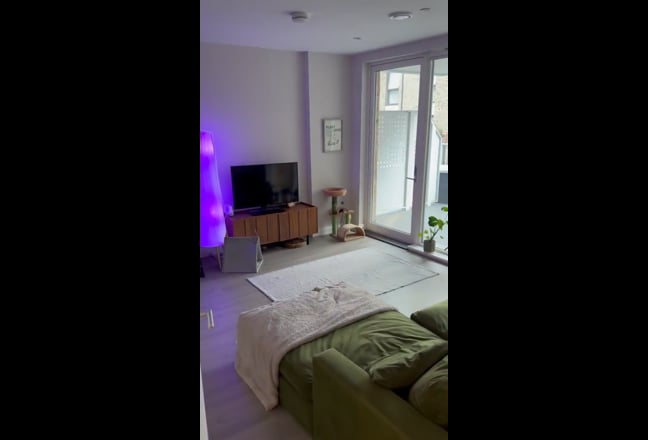 Bright Double Room - 5mins form Elizabeth Line Main Photo