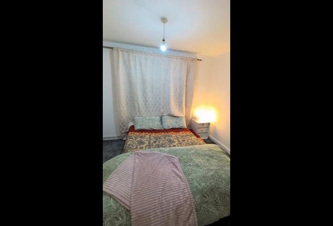 Newly refurbished rooms to rent, 3min to ForestGat Main Photo