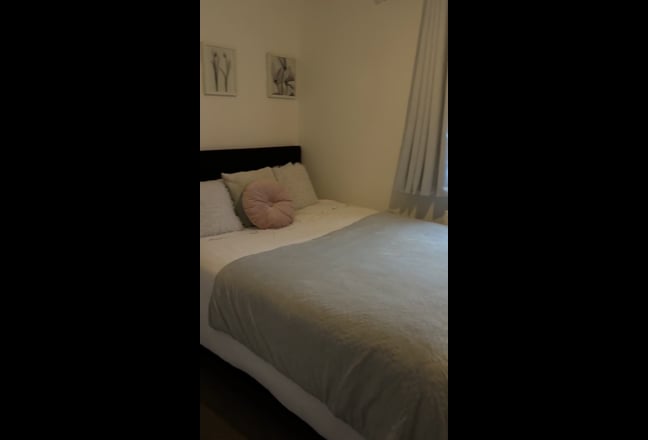  Modern  double  room  -  female  preferred Main Photo