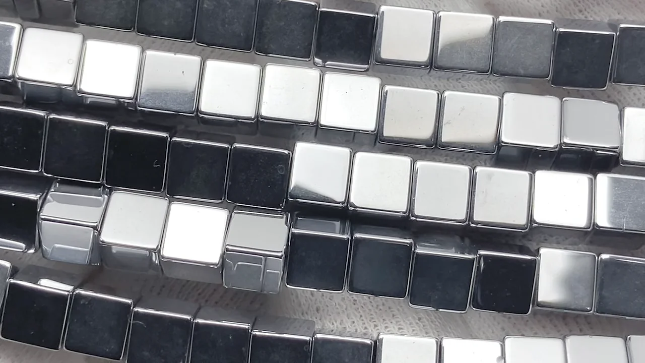 ヘマタイト キューブ6×6×6mm シルバーコーティング 1連｜天然石ビーズ