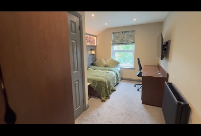 Luxury En-suite - RR & Alstom - 14th June 2026!! Main Photo