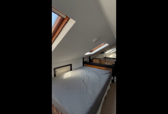 Bright Loft Room (Discounted) Clapham North Main Photo