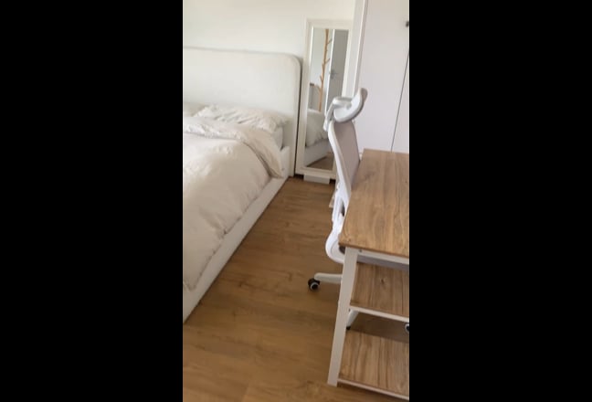 Beautiful Double Room available Main Photo