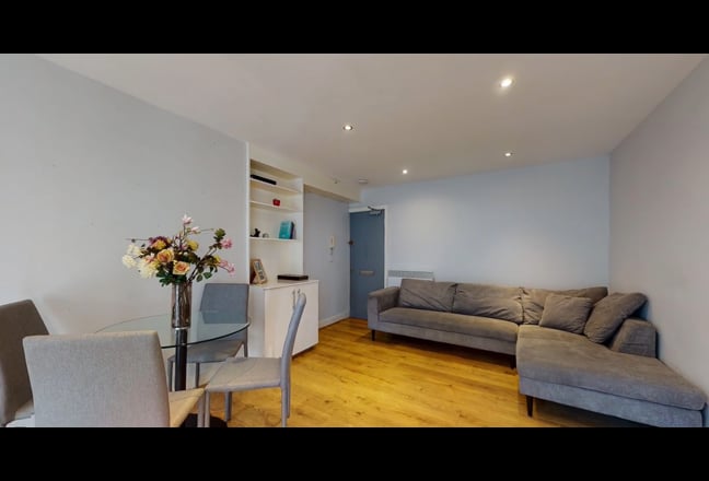 2 Bedroom Flat - W4 Chiswick Main Photo
