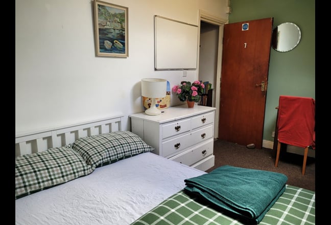 Large Attic Room in Peaceful House? No Deposit Main Photo