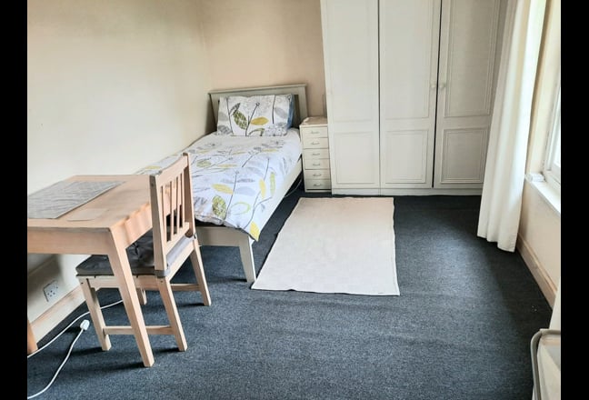 A Single Room. Main Photo