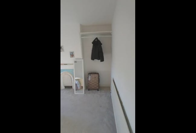  Ground floor double bedroom overlooking garden Main Photo