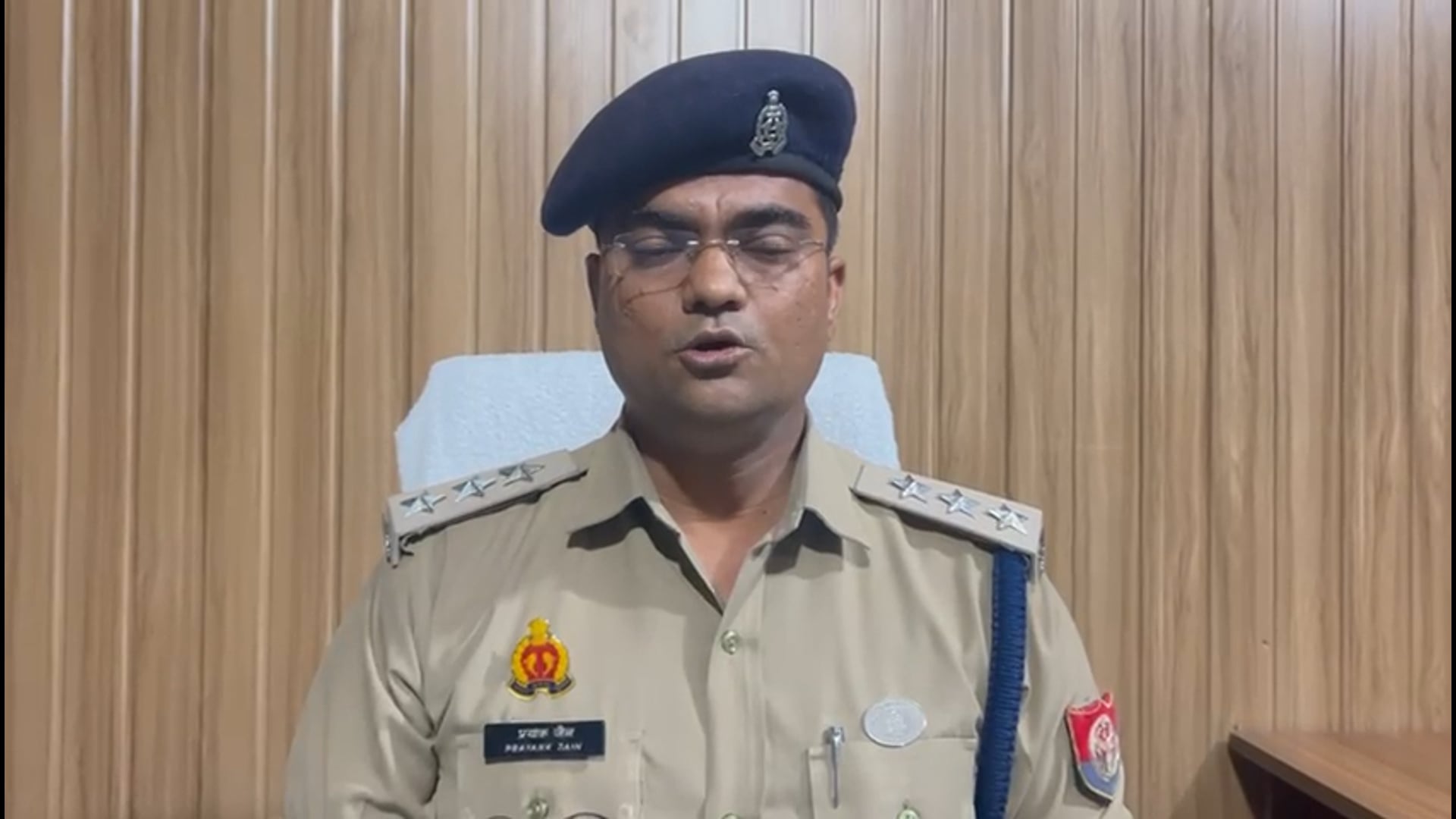 निगोही स्कूल बस ट्रैक्टर ट्राली से एक्सीडेंट हुआ उसकी व्हाइट