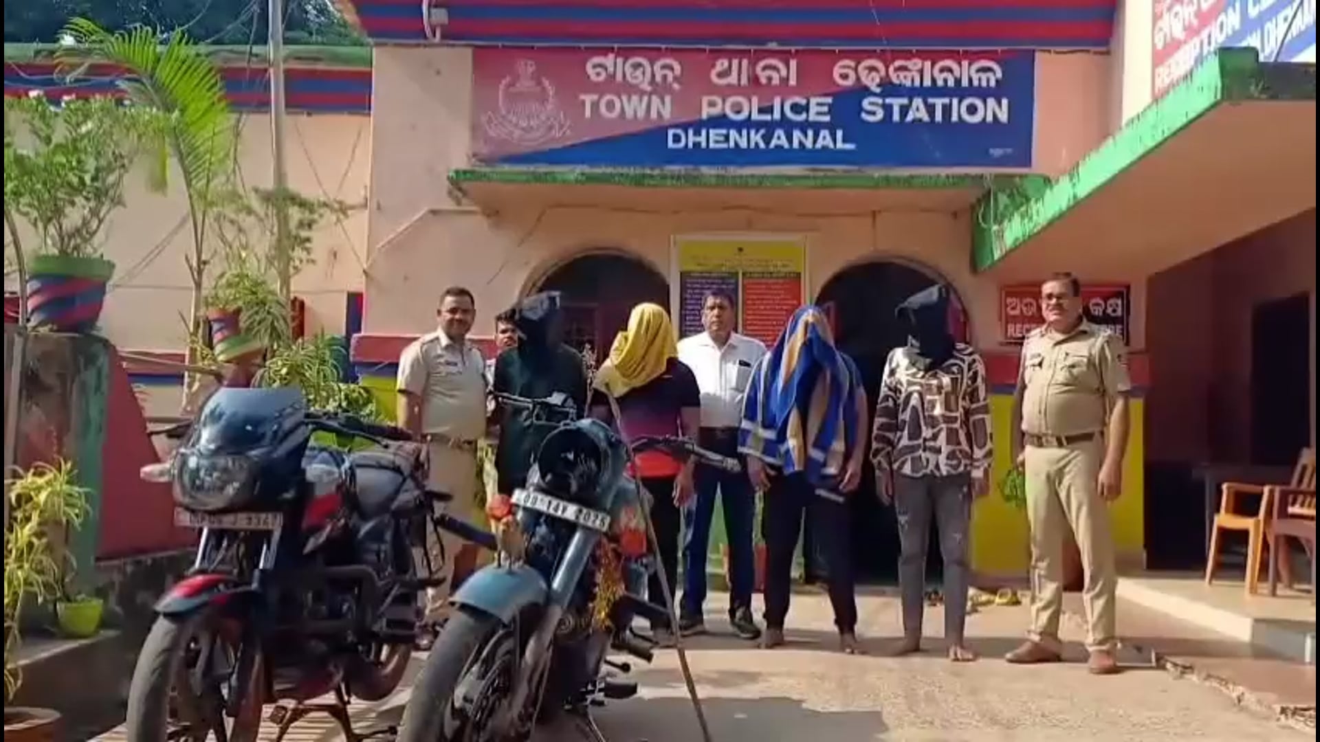 ବହୁ ଚର୍ଚ୍ଚିତ ସୂଚନା ଅଧିକାର କର୍ମୀଙ୍କୁ ମରଣାନ୍ତକ ଆକ୍ରମଣ  ଘଟଣାରେ ୪ ଗିରଫ, ମୁଖ୍ୟ ଅଭିଯୁକ୍ତ ଏବେ ବି ଫେରାର
