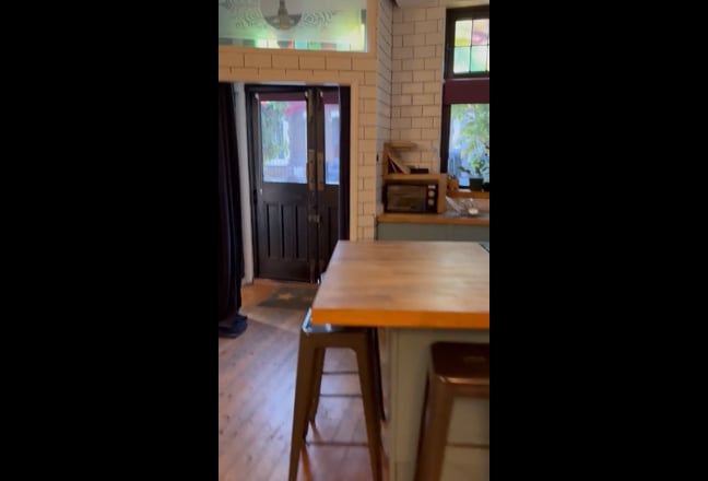 King with ensuite & private patio. 15 min from E&C Main Photo