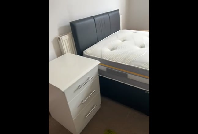 Room available in beautiful 4 bedroom home  Main Photo