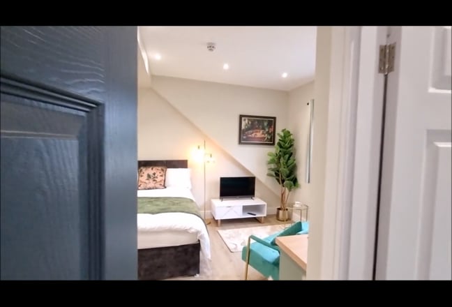 🏡 Boutique penthouse room near UHNM ✨ Main Photo