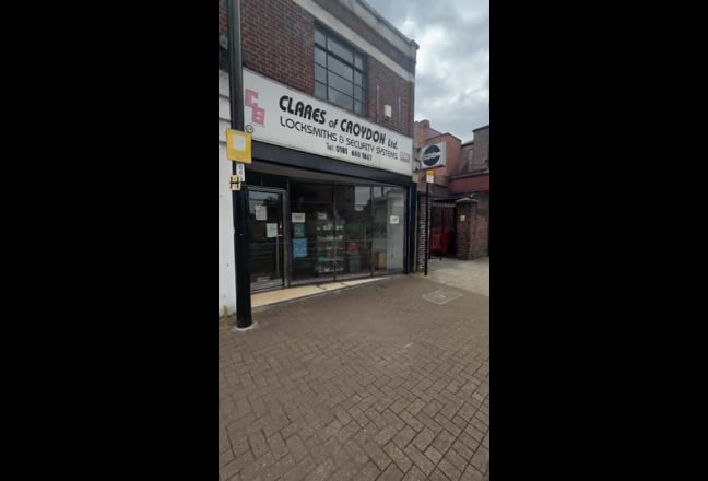 Small studio flat on Tamworth Rd West Croydon Main Photo