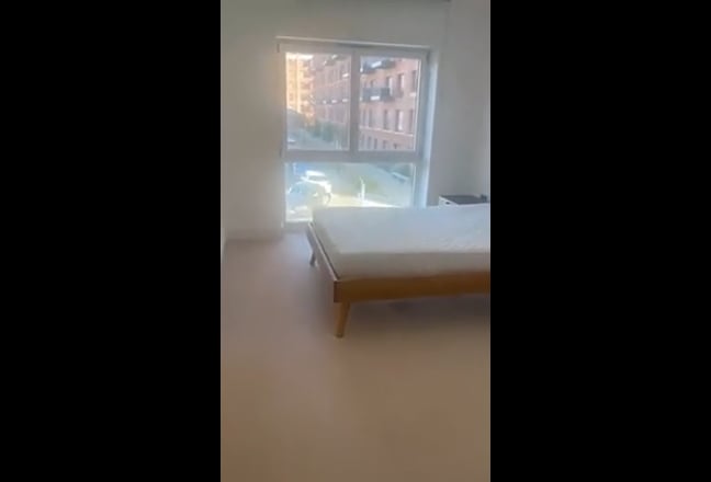 En-suite room in 2 bed apartment available  Main Photo