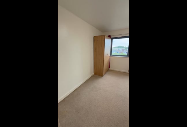A Spacious Double bedroom at a peaceful location Main Photo