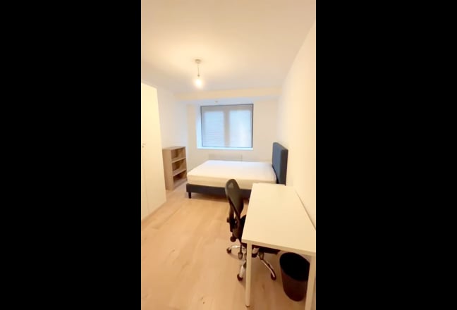 Beautiful Double rooms en-suite 2 min Central Line Main Photo