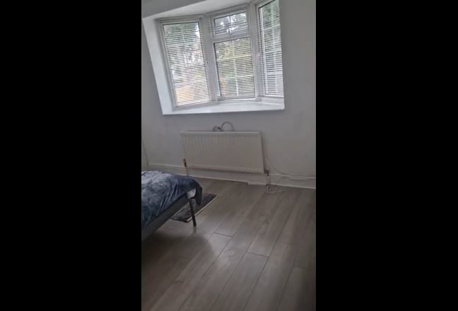 Luxury  Rooms -Modern House  Bills Included Main Photo