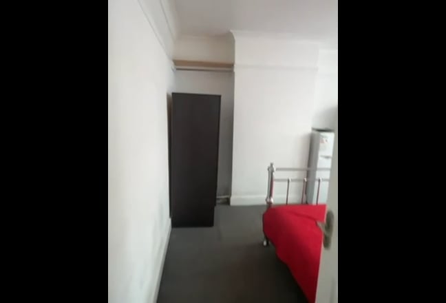 Large Clean and Tidy Room Main Photo