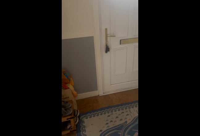 Cosy home in 3 bed terraced house in quiet street. Main Photo
