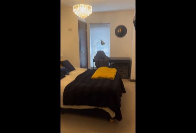 Fully furnished double bedroom, private bathroom Main Photo