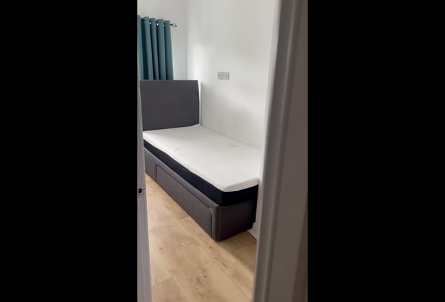 Single Room available for Female (bills included) Main Photo