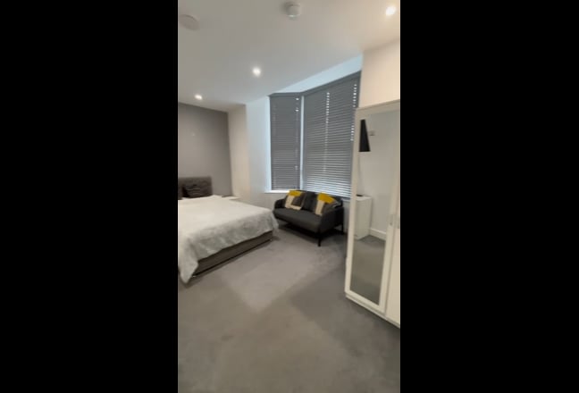 💥Large Double Ensuite Room in North End 💥 Main Photo