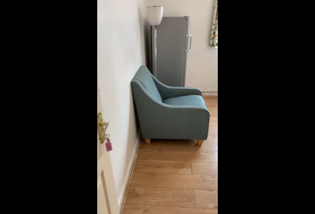 ROOM TO RENT Main Photo