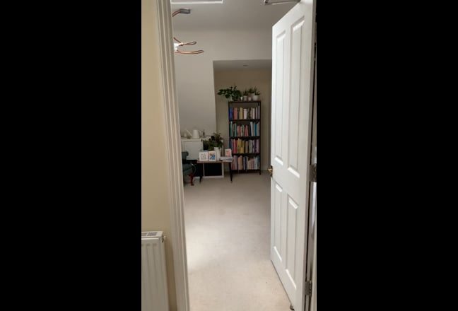 Double room in cheerful spacious flat! Main Photo