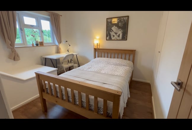 Double Room in Quiet Home N3. Free Parking. Zone 3 Main Photo