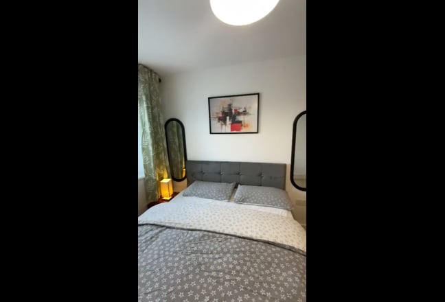 Large Room with Kingsize bed and bathroom for rent Main Photo