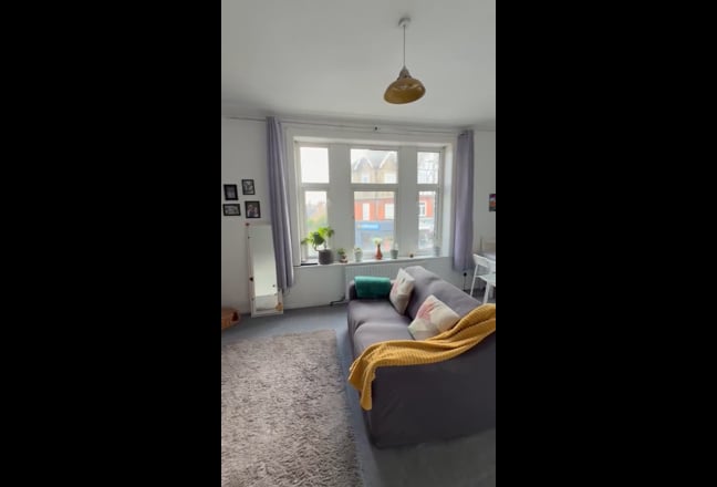 One bedroom flat 2 mins walk to station/Southfield Main Photo