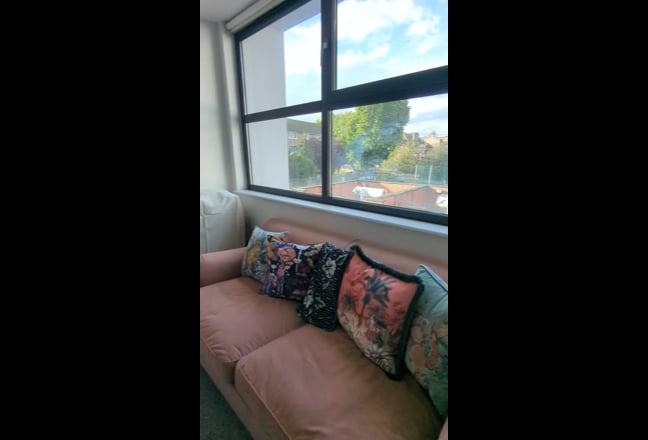 Huge Double Bedroom with your own Bathroom Main Photo