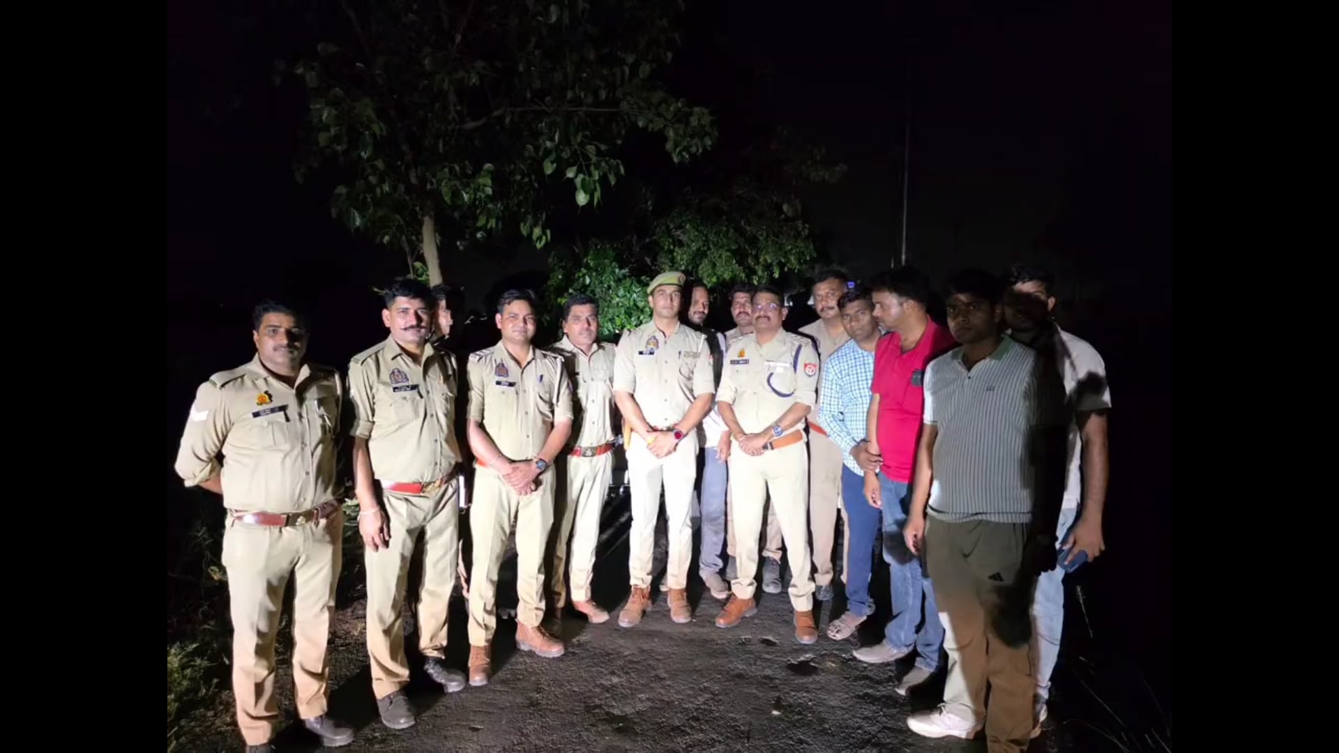 मथुरा में पुलिस मुठभेड़: शातिर अंतर्राज्यीय वाहन चोर अयूब गोली लगने के बाद गिरफ्तार