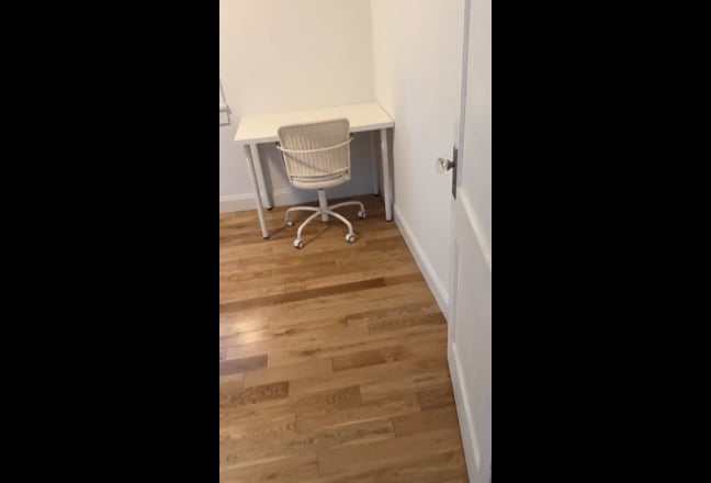 Looking for a female roommate Main Photo