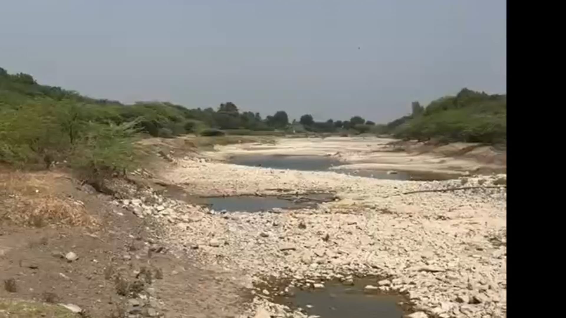आटपाडीत दिवसाढवळ्या अवैध वाळू उपसा… प्रशासनाचे दुर्लक्ष की संगनमत?
