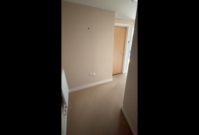 Double bedroom with en suite **bills included ** Main Photo