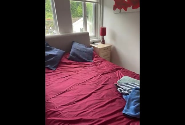 Lovely double room with en-suite . Lovely garden.c Main Photo