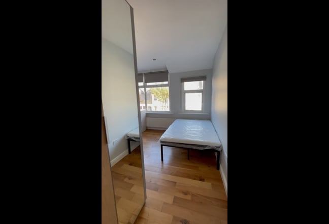 Large Studio to Edmonton Green N9 Main Photo