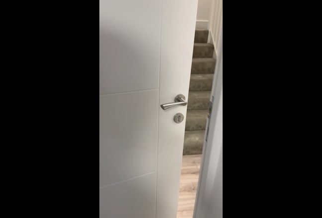 Spacious 3BHK Apartment in Ilford- Prime Location Main Photo
