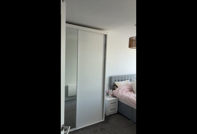 Room available in 2 bed flat Main Photo