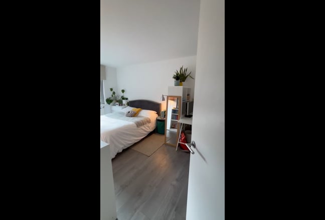 Spacious two-bed flat in Holloway 🌻 Main Photo