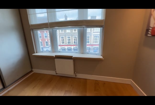 Student friendly whole 2 bed next to tube station Main Photo