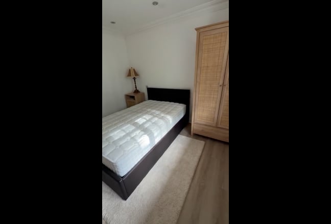 Ensuite room with parking  Main Photo