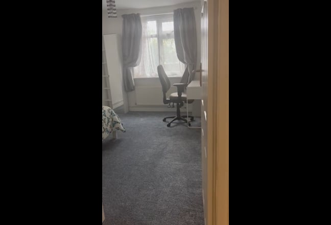 Large Single room in comfy maisonette  Main Photo