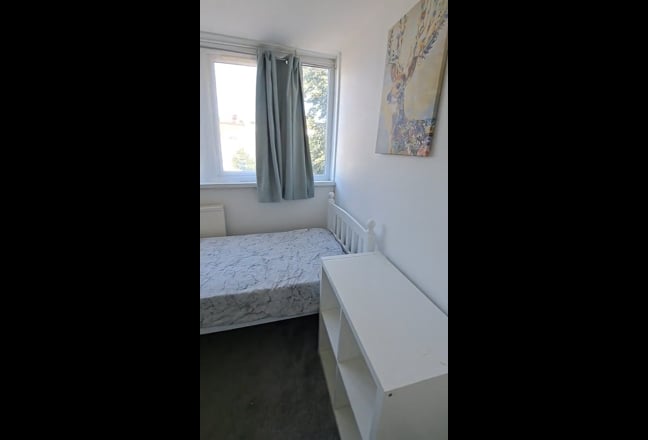 🏡 Spacious Double Room in Oval ✨ Now Main Photo