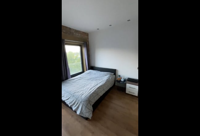 Modern double w/ ensuite available mid-June Main Photo