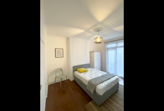 Lovely clean, furnished room, 5mins from station  Main Photo