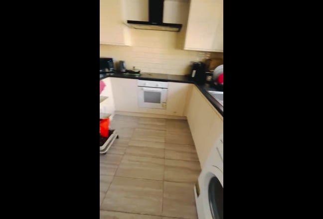🏡 Luxury Semi-Studio Ensuite Room (RM12) Main Photo